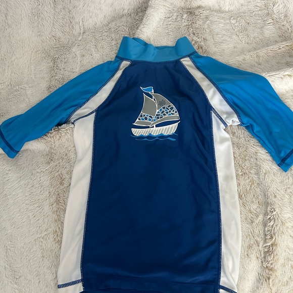 Boys Rash Guards (2) - Picture 4 of 5